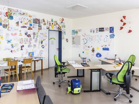 Вид SYSTEXX Active Magnetic Whiteboard shiny в дестком саду